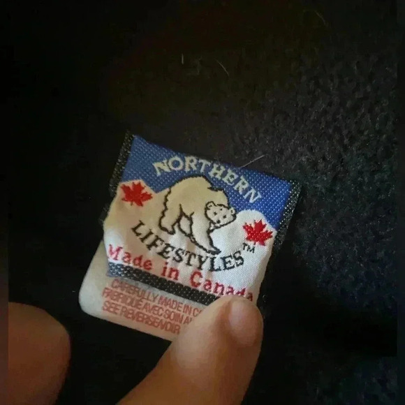 Northern Lifestyles Women’s Medium Zip Up Sweater - Picture 5 of 7